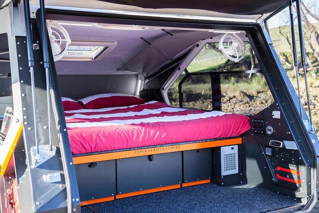 Skyward rear lift up deck Tvan Mk5 (1) TRACK TRAILER